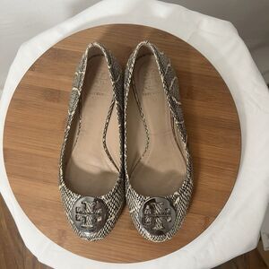 Tory Burch Reva Flats Size 8 Snakeskin Embossed Leather Ballet Shoes Logo
